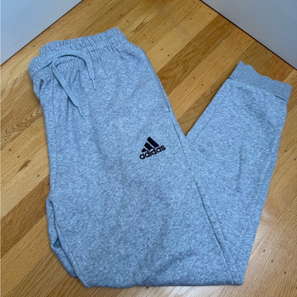 ❌SOLD❌ Adidas Men's Feel Cozy Fleece Joggers, grey size small